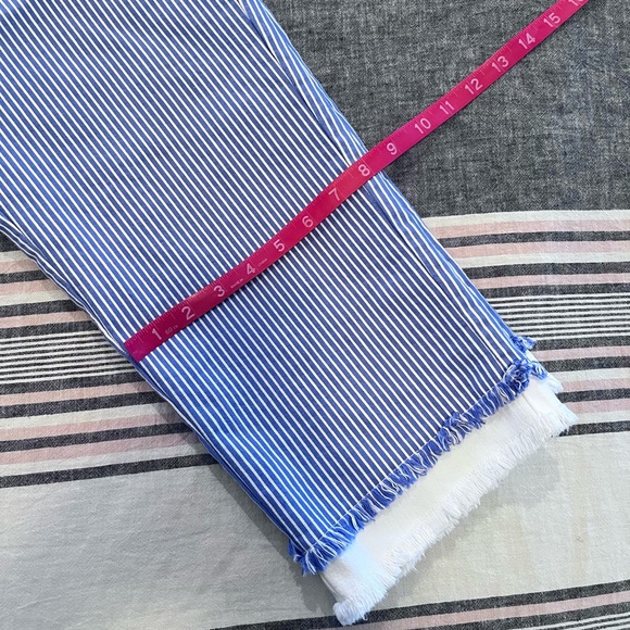 RUBY RD | 8 | Crop with Frayed Hem - Picture 10 of 12